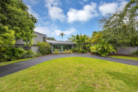 Villa ou maison à vendre à Palmetto Bay, Floride: 4 chambres, 306.48 m2 № 1281811 - photo 1