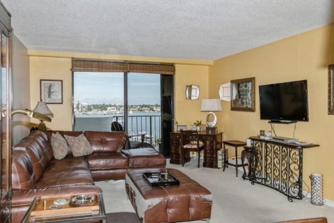 Condo in North Palm Beach, Florida, 2 bedrooms  № 1222475 - photo 12