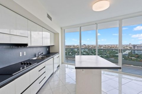 Condo in Miami, Florida, 2 bedrooms  № 1292697 - photo 4