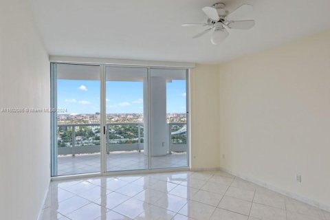 Condominio en venta en Miami, Florida, 2 dormitorios, 192.31 m2 № 1292697 - foto 11