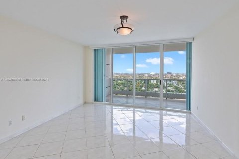 Condo in Miami, Florida, 2 bedrooms  № 1292697 - photo 7