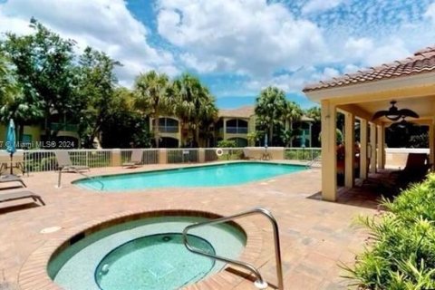 Townhouse in Naples, Florida 3 bedrooms № 1292454 - photo 20