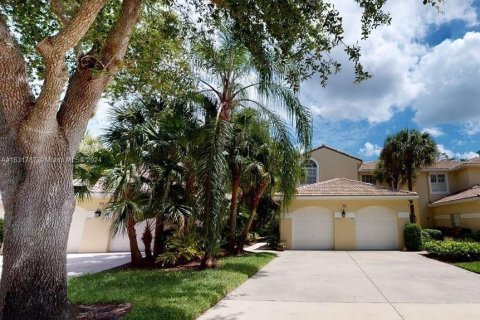 Adosado en venta en Naples, Florida, 3 dormitorios № 1292454 - foto 1