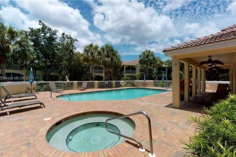 Townhouse in Naples, Florida 3 bedrooms № 1292454 - photo 17