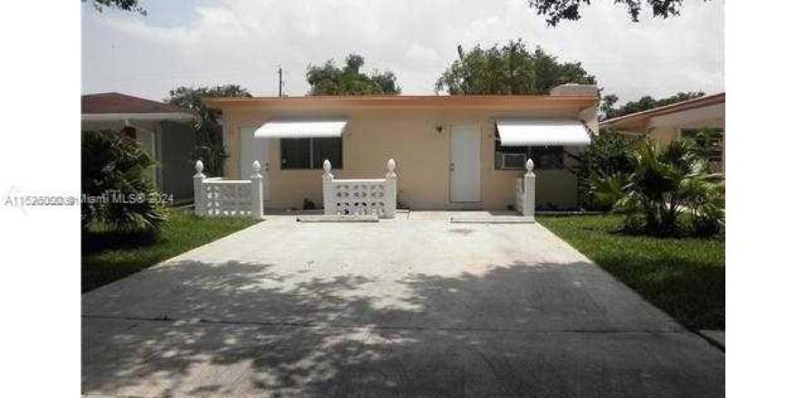 Propiedad comercial en Hollywood, Florida 81.1 m2 № 986247