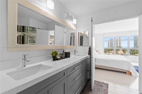 Condo in Aventura, Florida, 3 bedrooms  № 1402834 - photo 30