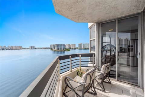 Condominio en venta en Aventura, Florida, 3 dormitorios, 157.38 m2 № 1402834 - foto 9