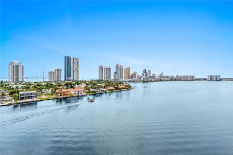 Condo in Aventura, Florida, 3 bedrooms  № 1402834 - photo 1