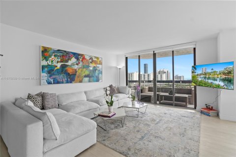 Condo in Aventura, Florida, 3 bedrooms  № 1402834 - photo 23