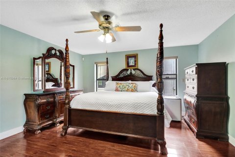 Villa ou maison à vendre à Coral Springs, Floride: 4 chambres, 236.53 m2 № 1402835 - photo 23