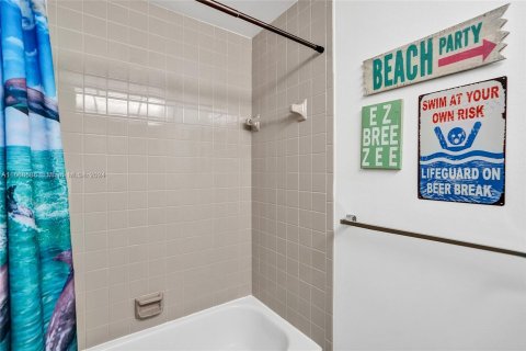 Condo in Deerfield Beach, Florida, 2 bedrooms  № 1384568 - photo 23