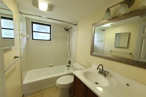 Apartamento en alquiler en Fort Lauderdale, Florida, 3 dormitorios, 102.19 m2 № 1348465 - foto 11