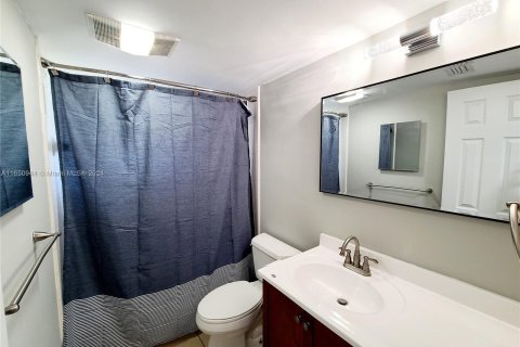 Apartamento en alquiler en Fort Lauderdale, Florida, 3 dormitorios, 102.19 m2 № 1348465 - foto 22