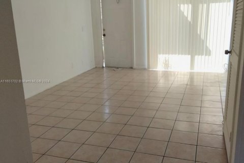 Condominio en alquiler en Coral Springs, Florida, 2 dormitorios, 69.86 m2 № 1348468 - foto 10