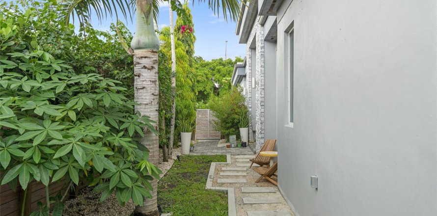 Villa ou maison à Fort Lauderdale, Floride 4 chambres, 235.23 m2 № 1141506