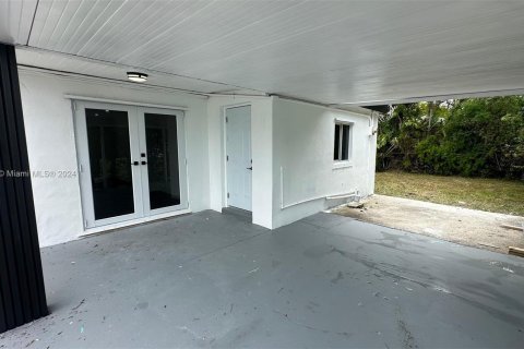 House in Miami, Florida 4 bedrooms, 147.71 sq.m. № 1356938 - photo 19