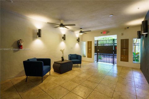 Apartamento en alquiler en Coral Gables, Florida, 2 dormitorios, 147.16 m2 № 1356944 - foto 5