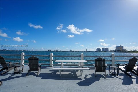 Apartamento en alquiler en North Bay Village, Florida, 2 dormitorios, 69.68 m2 № 1356942 - foto 3