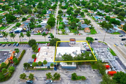 Propiedad comercial en venta en Hollywood, Florida № 785828 - foto 4