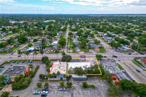 Propiedad comercial en venta en Hollywood, Florida № 785828 - foto 3