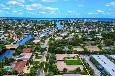 Immobilier commercial à vendre à Lighthouse Point, Floride: 258.64 m2 № 786046 - photo 1