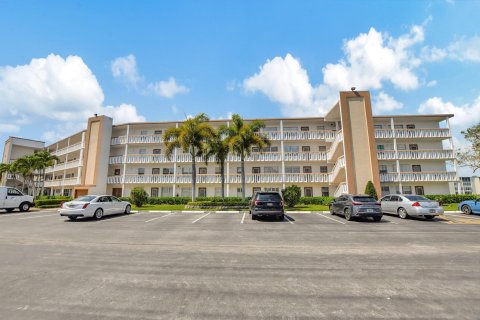 Condo in Boca Raton, Florida, 1 bedroom  № 1146319 - photo 1