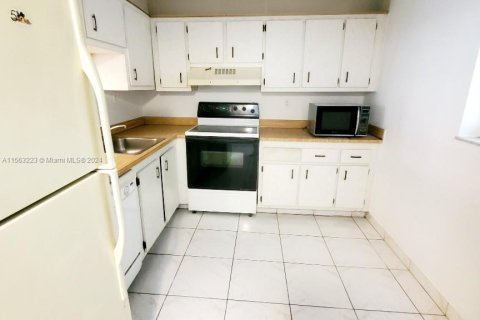 Condominio en venta en North Lauderdale, Florida, 2 dormitorios, 92.9 m2 № 1098111 - foto 6