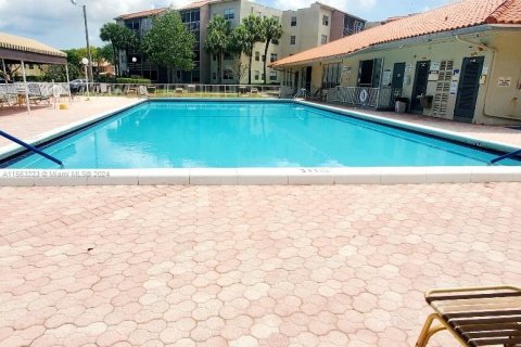 Condominio en venta en North Lauderdale, Florida, 2 dormitorios, 92.9 m2 № 1098111 - foto 24