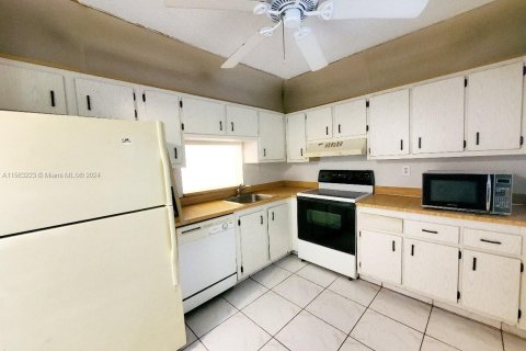 Condominio en venta en North Lauderdale, Florida, 2 dormitorios, 92.9 m2 № 1098111 - foto 4