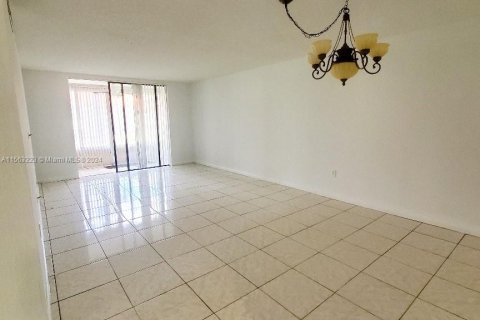 Condominio en venta en North Lauderdale, Florida, 2 dormitorios, 92.9 m2 № 1098111 - foto 7