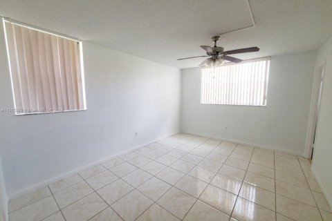 Condominio en venta en North Lauderdale, Florida, 2 dormitorios, 92.9 m2 № 1098111 - foto 18
