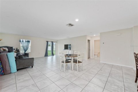 House in Kissimmee, Florida 5 bedrooms, 270.81 sq.m. № 1277784 - photo 8