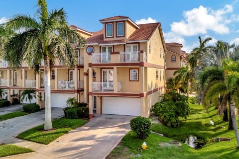 Townhouse in North Redington Beach, Florida 3 bedrooms, 215.81 sq.m. № 1314203 - photo 2