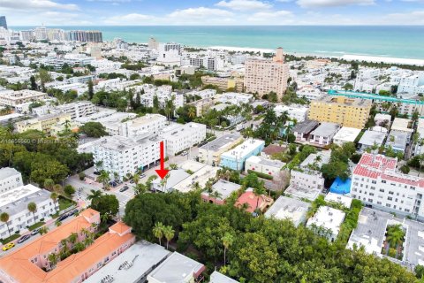 Condo in Miami Beach, Florida, 1 bedroom  № 1384010 - photo 2