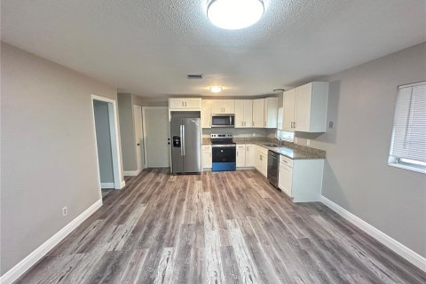 Casa en venta en Orlando, Florida, 4 dormitorios, 156.63 m2 № 1383381 - foto 7