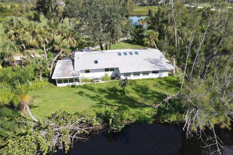 Villa ou maison à vendre à Punta Gorda, Floride: 2 chambres, 157.19 m2 № 750940 - photo 1