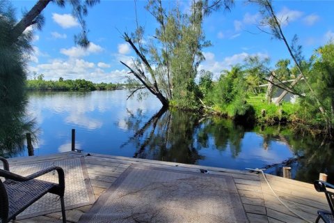 Villa ou maison à vendre à Punta Gorda, Floride: 2 chambres, 157.19 m2 № 750940 - photo 7