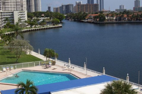 Condominio en venta en Aventura, Florida, 1 dormitorio, 71.35 m2 № 1321523 - foto 12