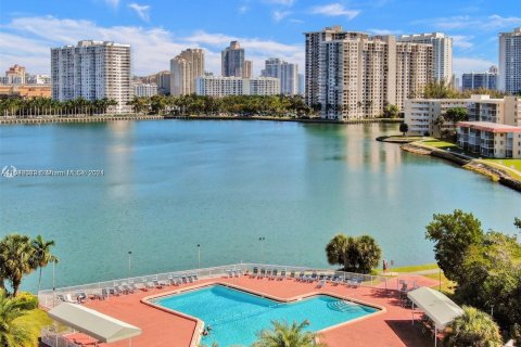 Condominio en venta en Aventura, Florida, 1 dormitorio, 71.35 m2 № 1321523 - foto 10