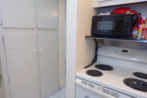 Condo in Aventura, Florida, 1 bedroom  № 1321523 - photo 20