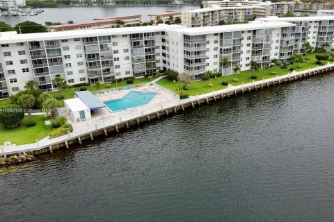 Copropriété à vendre à Aventura, Floride: 1 chambre, 71.35 m2 № 1321523 - photo 2