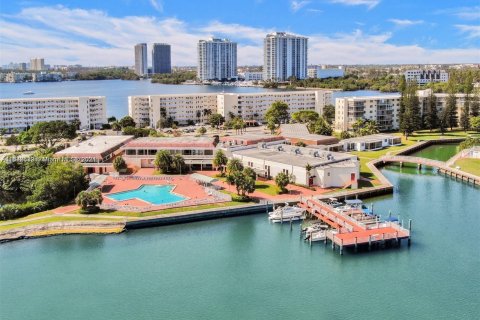 Condominio en venta en Aventura, Florida, 1 dormitorio, 71.35 m2 № 1321523 - foto 9