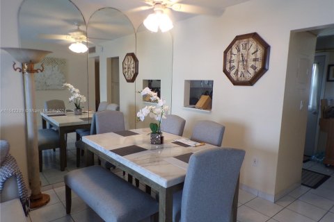 Condo in Aventura, Florida, 1 bedroom  № 1321523 - photo 17