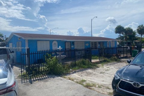 Commercial property in Miami, Florida 192.96 sq.m. № 1321519 - photo 3