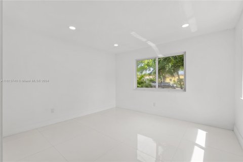 House in Miami Beach, Florida 3 bedrooms, 151.24 sq.m. № 1237675 - photo 16