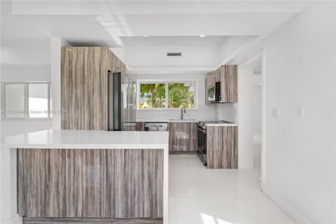 Casa en venta en Miami Beach, Florida, 3 dormitorios, 151.24 m2 № 1237675 - foto 9