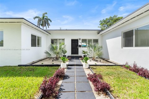 House in Miami Beach, Florida 3 bedrooms, 151.24 sq.m. № 1237675 - photo 2