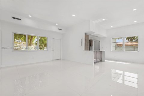 House in Miami Beach, Florida 3 bedrooms, 151.24 sq.m. № 1237675 - photo 7