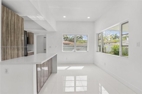 House in Miami Beach, Florida 3 bedrooms, 151.24 sq.m. № 1237675 - photo 8