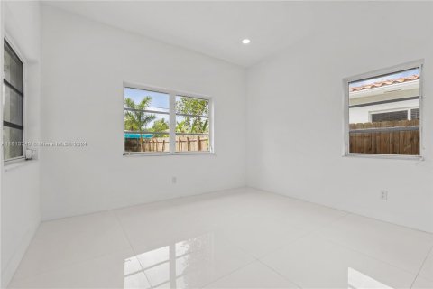 Casa en venta en Miami Beach, Florida, 3 dormitorios, 151.24 m2 № 1237675 - foto 21